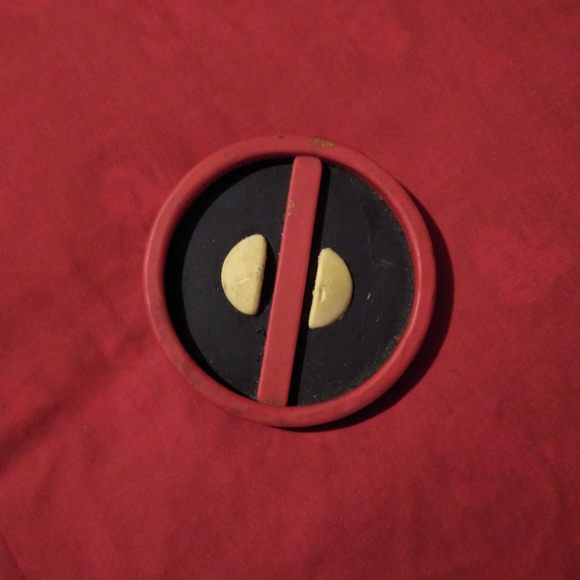 Deadpool Cosplay Emblem - Picture 1 of 3